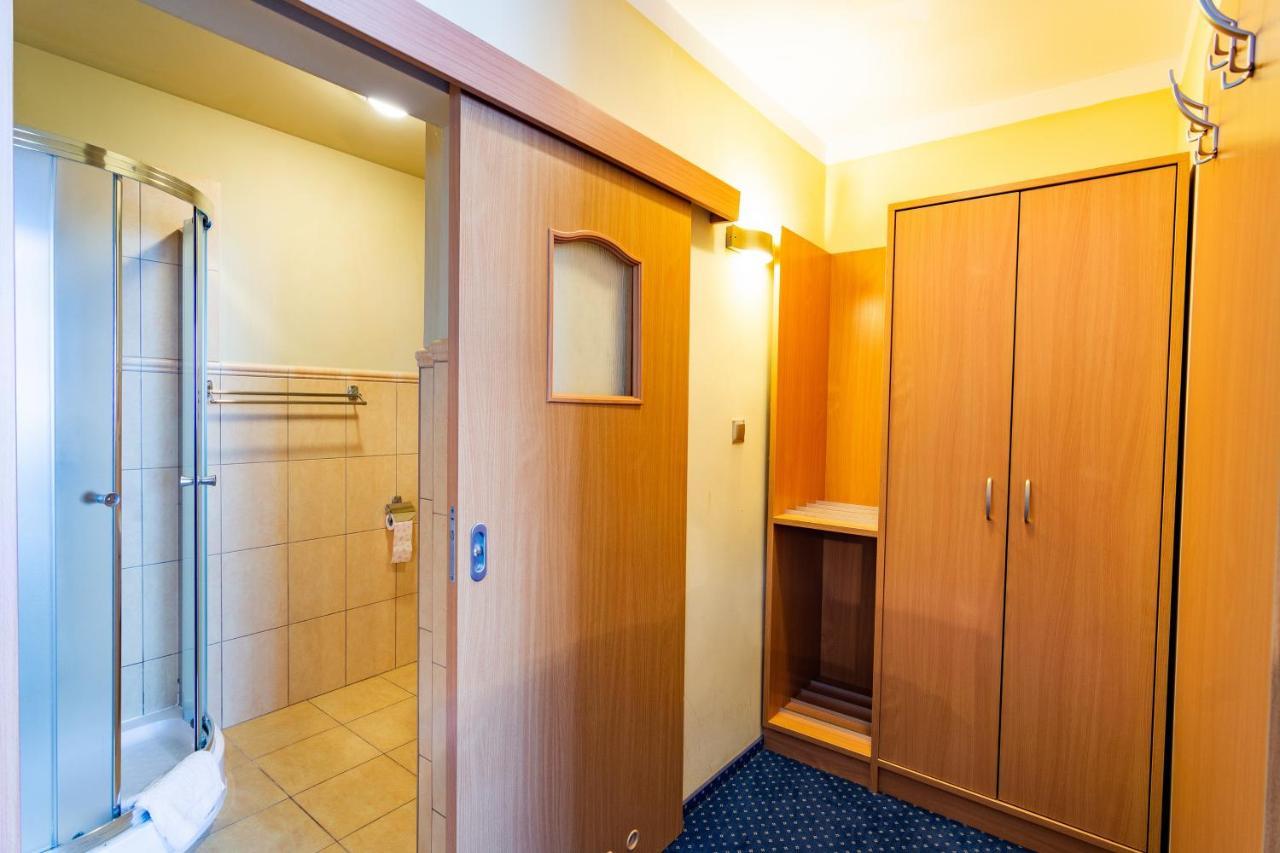 Dom Sportowca Blonie - Mosir Hotel Sanok Exterior photo